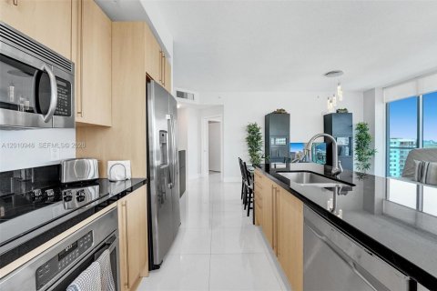 Copropriété à louer à Miami, Floride: 2 chambres, 102.1 m2 № 2073785 - photo 13