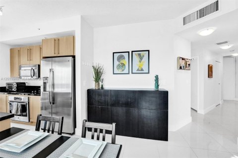 Copropriété à louer à Miami, Floride: 2 chambres, 102.1 m2 № 2073785 - photo 7