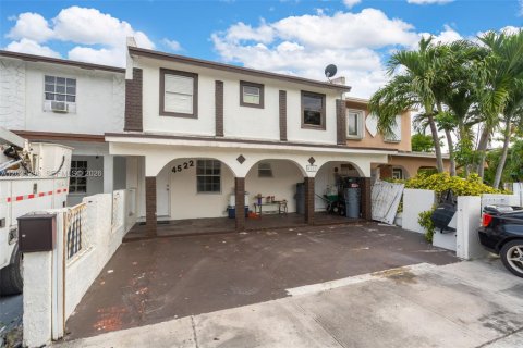 Adosado en venta en Miami Gardens, Florida, 4 dormitorios, 112.5 m2 № 2084993 - foto 2