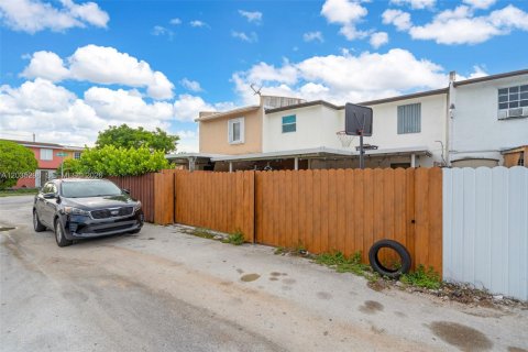 Adosado en venta en Miami Gardens, Florida, 4 dormitorios, 112.5 m2 № 2084993 - foto 23