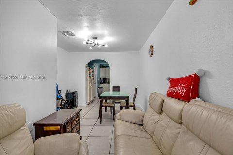 Adosado en venta en Miami Gardens, Florida, 4 dormitorios, 112.5 m2 № 2084993 - foto 11