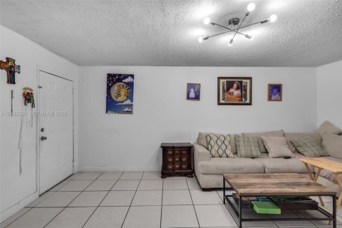 Adosado en venta en Miami Gardens, Florida, 4 dormitorios, 112.5 m2 № 2084993 - foto 6