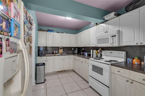 Adosado en venta en Miami Gardens, Florida, 4 dormitorios, 112.5 m2 № 2084993 - foto 9