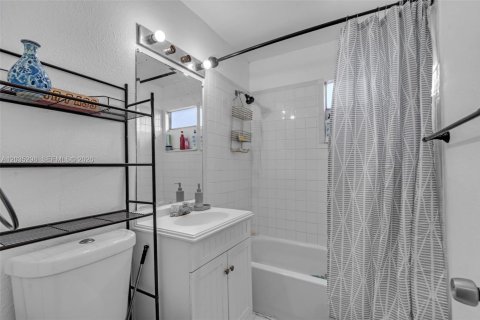 Adosado en venta en Miami Gardens, Florida, 4 dormitorios, 112.5 m2 № 2084993 - foto 18