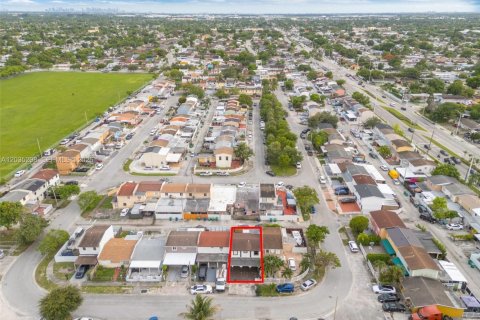 Adosado en venta en Miami Gardens, Florida, 4 dormitorios, 112.5 m2 № 2084993 - foto 25