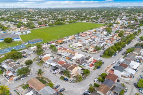 Adosado en venta en Miami Gardens, Florida, 4 dormitorios, 112.5 m2 № 2084993 - foto 28