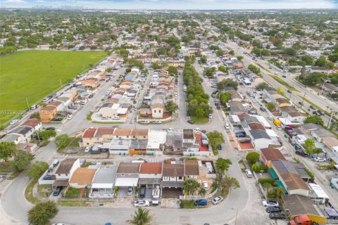 Adosado en venta en Miami Gardens, Florida, 4 dormitorios, 112.5 m2 № 2084993 - foto 26