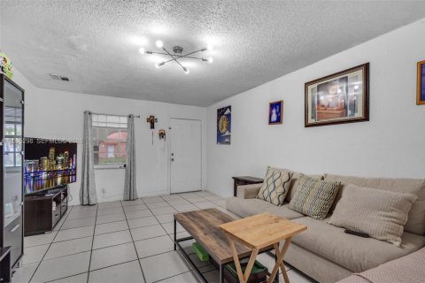 Adosado en venta en Miami Gardens, Florida, 4 dormitorios, 112.5 m2 № 2084993 - foto 5