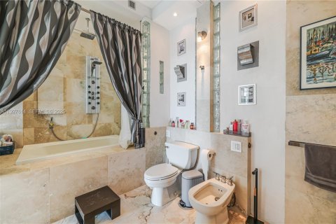 Copropriété à vendre à Miami, Floride: 2 chambres, 119.38 m2 № 1988117 - photo 18