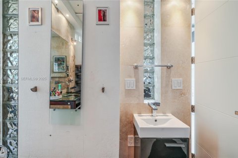 Copropriété à vendre à Miami, Floride: 2 chambres, 119.38 m2 № 1988117 - photo 19