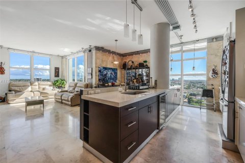 Copropriété à vendre à Miami, Floride: 2 chambres, 119.38 m2 № 1988117 - photo 1