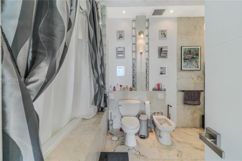 Copropriété à vendre à Miami, Floride: 2 chambres, 119.38 m2 № 1988117 - photo 16