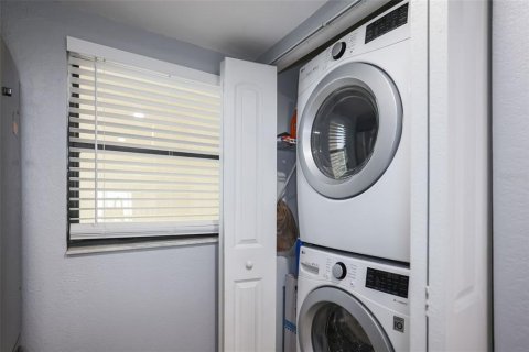 Condominio en venta en Madeira Beach, Florida, 2 dormitorios, 106.84 m2 № 1913233 - foto 11
