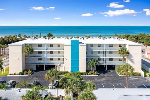 Condominio en venta en Madeira Beach, Florida, 2 dormitorios, 106.84 m2 № 1913233 - foto 1