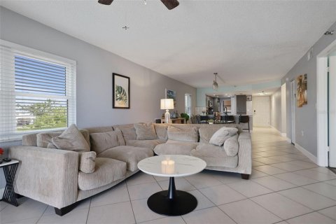 Condominio en venta en Madeira Beach, Florida, 2 dormitorios, 106.84 m2 № 1913233 - foto 15