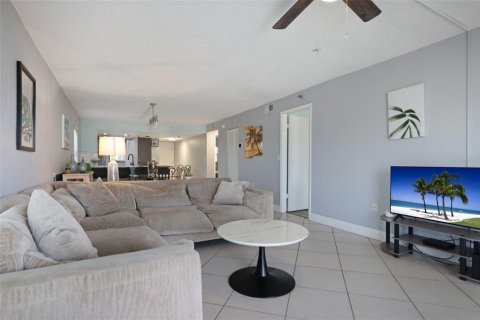Condominio en venta en Madeira Beach, Florida, 2 dormitorios, 106.84 m2 № 1913233 - foto 16