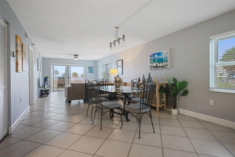 Condominio en venta en Madeira Beach, Florida, 2 dormitorios, 106.84 m2 № 1913233 - foto 14