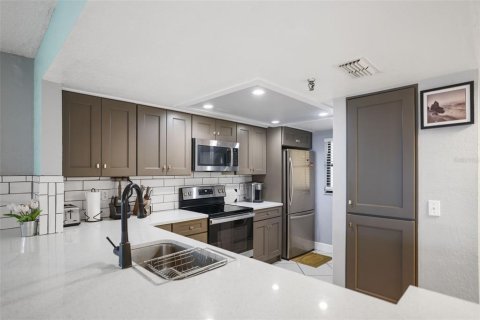 Condominio en venta en Madeira Beach, Florida, 2 dormitorios, 106.84 m2 № 1913233 - foto 8