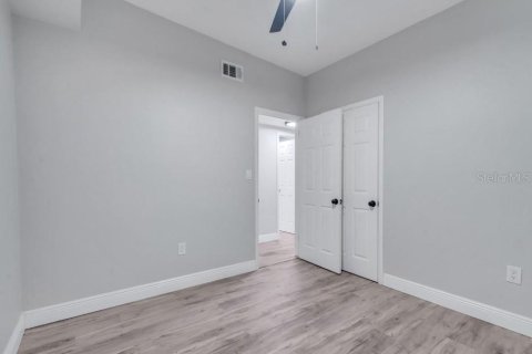 House in Orlando, Florida 3 bedrooms, 123.1 sq.m. № 2208850 - photo 13