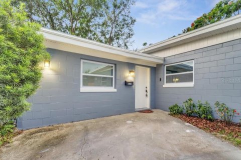 House in Orlando, Florida 3 bedrooms, 123.1 sq.m. № 2208850 - photo 3