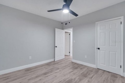House in Orlando, Florida 3 bedrooms, 123.1 sq.m. № 2208850 - photo 15