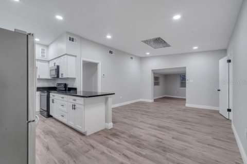 House in Orlando, Florida 3 bedrooms, 123.1 sq.m. № 2208850 - photo 10