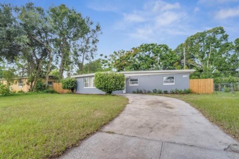 House in Orlando, Florida 3 bedrooms, 123.1 sq.m. № 2208850
