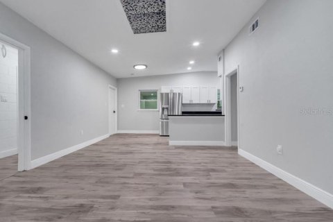 House in Orlando, Florida 3 bedrooms, 123.1 sq.m. № 2208850 - photo 5
