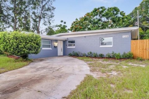 House in Orlando, Florida 3 bedrooms, 123.1 sq.m. № 2208850 - photo 2