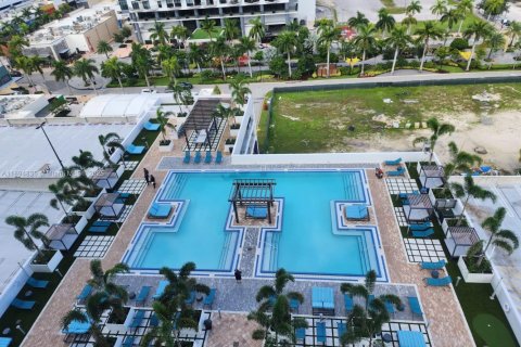 Condo in Doral, Florida, 2 bedrooms № 2061413 - photo 17