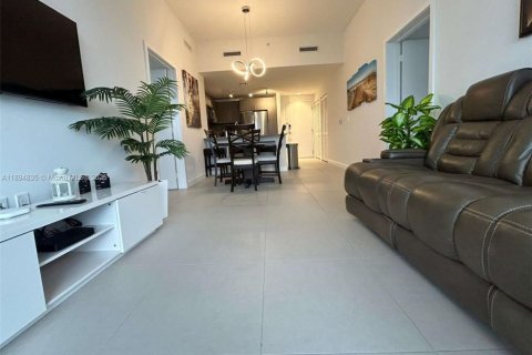 Condo in Doral, Florida, 2 bedrooms  № 2061413