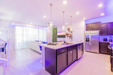 Touwnhouse à vendre à Davenport, Floride: 5 chambres, 213.02 m2 № 2102654 - photo 2