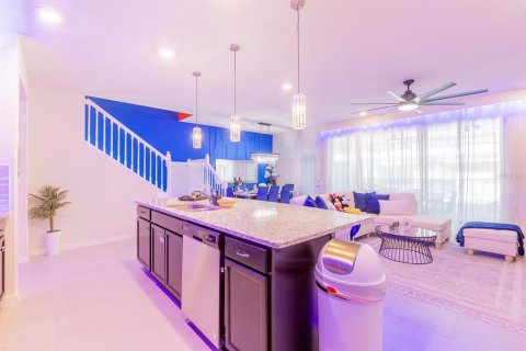 Touwnhouse à vendre à Davenport, Floride: 5 chambres, 213.02 m2 № 2102654 - photo 3