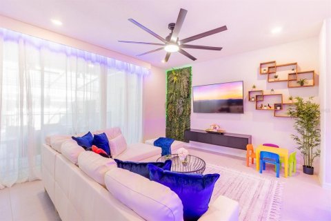 Touwnhouse à vendre à Davenport, Floride: 5 chambres, 213.02 m2 № 2102654 - photo 8