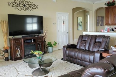 House in Bradenton, Florida 2 bedrooms, 160.81 sq.m. № 2230319 - photo 10