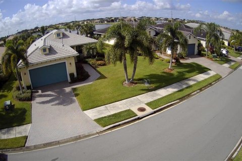 House in Bradenton, Florida 2 bedrooms, 160.81 sq.m. № 2230319 - photo 2