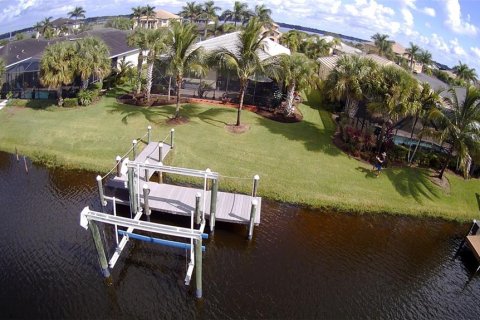 House in Bradenton, Florida 2 bedrooms, 160.81 sq.m. № 2230319 - photo 3