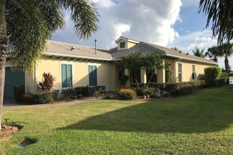 House in Bradenton, Florida 2 bedrooms, 160.81 sq.m. № 2230319