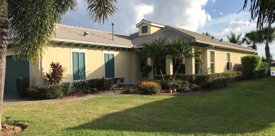 House in Bradenton, Florida 2 bedrooms, 160.81 sq.m. № 2230319