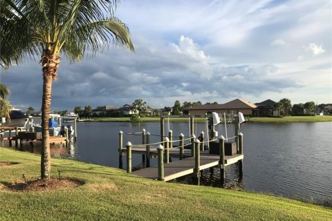 House in Bradenton, Florida 2 bedrooms, 160.81 sq.m. № 2230319 - photo 15