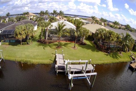 House in Bradenton, Florida 2 bedrooms, 160.81 sq.m. № 2230319 - photo 4