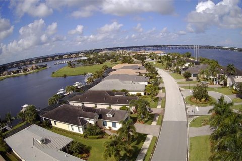 House in Bradenton, Florida 2 bedrooms, 160.81 sq.m. № 2230319 - photo 8