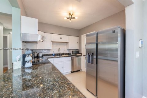 House in Fort Lauderdale, Florida 3 bedrooms, 111.67 sq.m. № 1830500 - photo 4