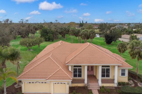 House in Bradenton, Florida 4 bedrooms, 312.06 sq.m. № 2151728 - photo 2