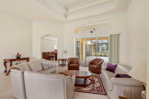 House in Bradenton, Florida 4 bedrooms, 312.06 sq.m. № 2151728 - photo 8