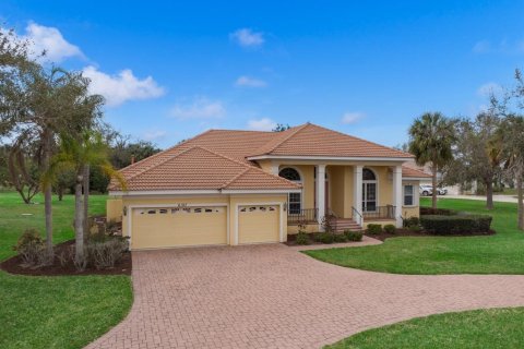 House in Bradenton, Florida 4 bedrooms, 312.06 sq.m. № 2151728 - photo 3