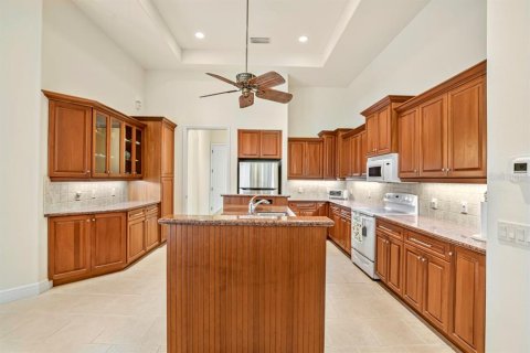 House in Bradenton, Florida 4 bedrooms, 312.06 sq.m. № 2151728 - photo 5