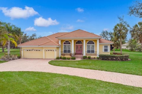 House in Bradenton, Florida 4 bedrooms, 312.06 sq.m. № 2151728