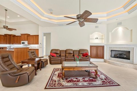 House in Bradenton, Florida 4 bedrooms, 312.06 sq.m. № 2151728 - photo 17