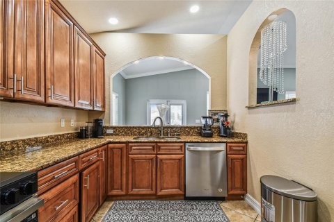 House in Saint Petersburg, Florida 4 bedrooms, 199.28 sq.m. № 1882808 - photo 14